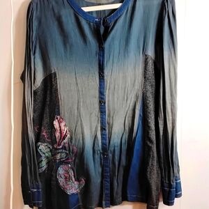 Como No? Women's Blue Button-Up Lagen Top with Butterfly Design
